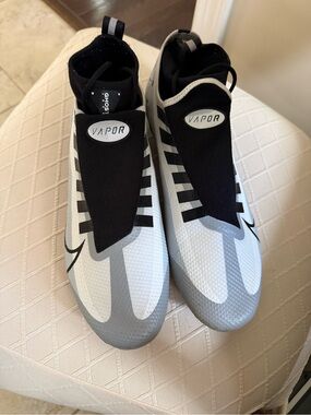 Men’s Nike Vapor Edge Pro 360 Football Cleats.